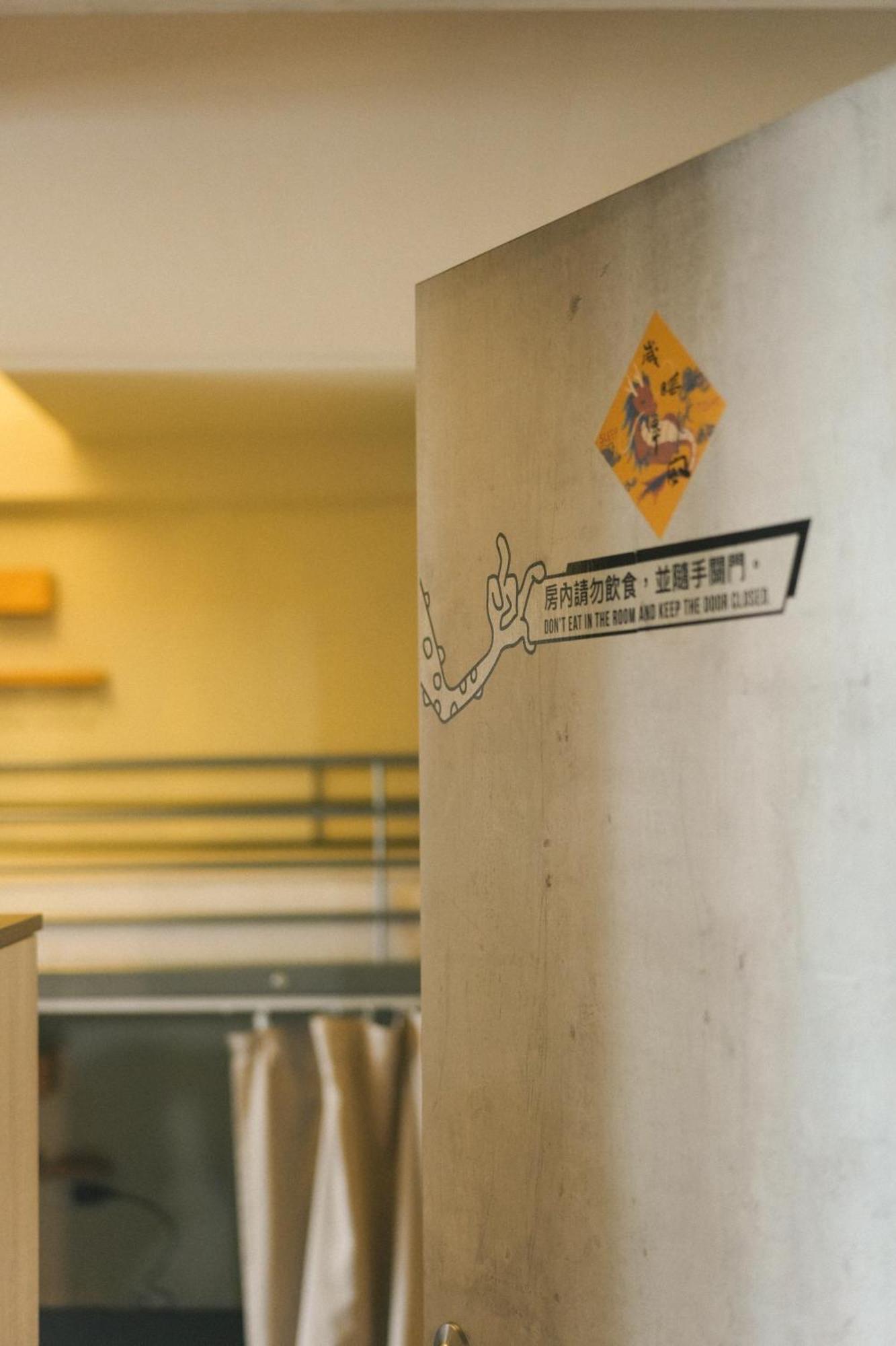 Loft18 Hostel Tainan Exterior photo